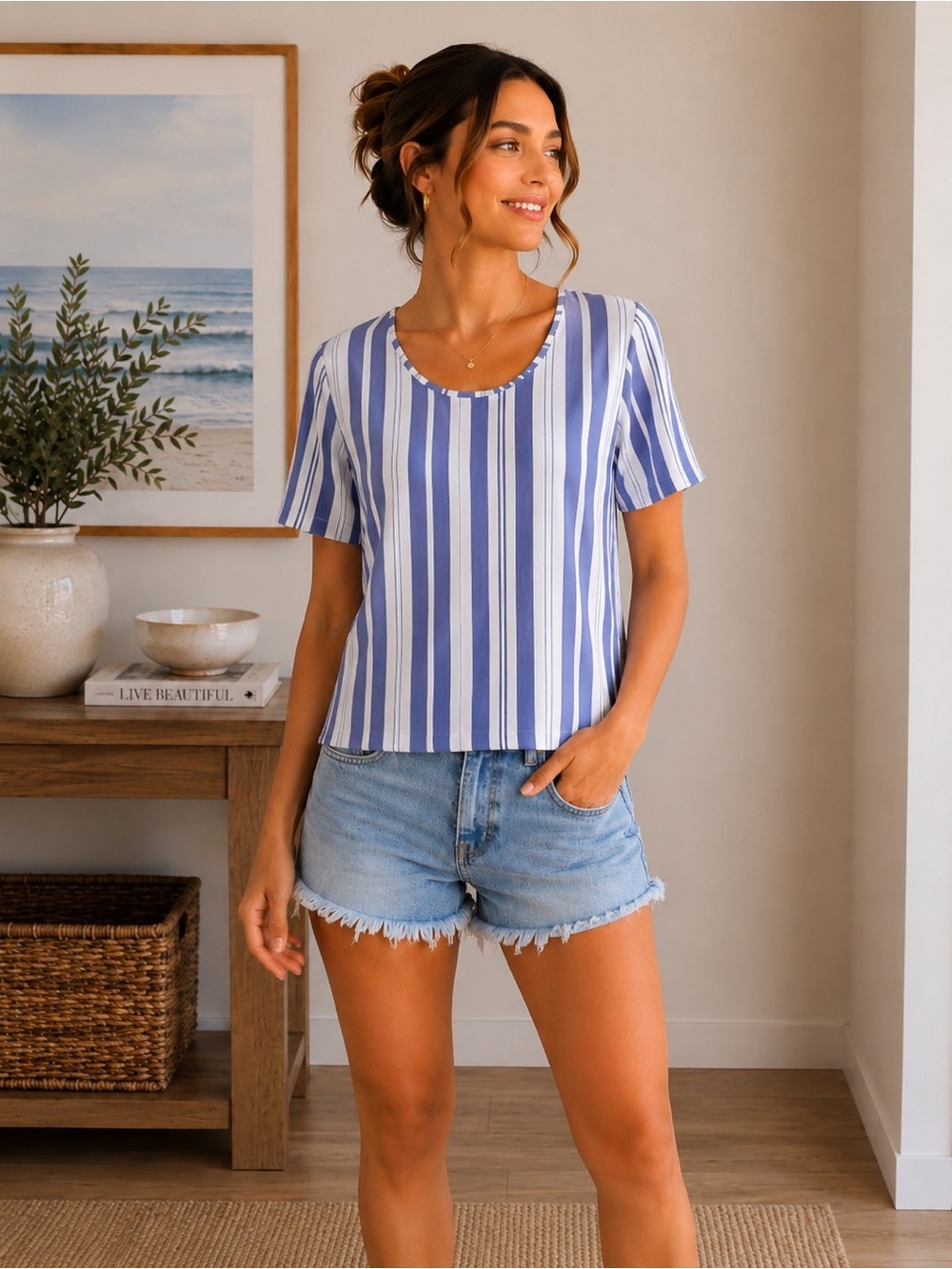 NWT! LuLaRoe Women’s Blue & White Vertical Stripe Short Sleeve Shirt Size: Large